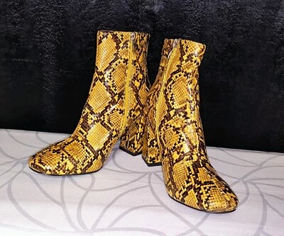 Botines BooHoo imitación piel de serpiente marrón mostaza talla 7 Foto 1 de 4
