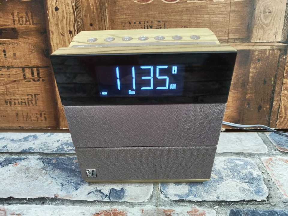 Soundfreaq Sound Rise SFQ-08 Wood Effect Bluetooth Speaker FM Radio Clock - Image 1 of 4