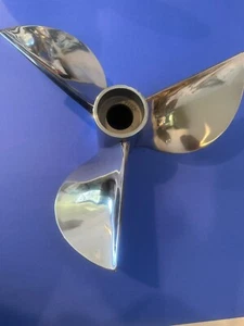 Hélice de cuchilla Signature 15 X 24 P para Mercury V-6 - Imagen 1 de 4