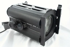 LDR Luci Della Ribalta Tempo F650 PLUS 650W Fresnel - Picture 1 of 3