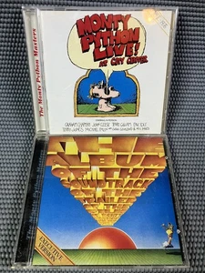 (2) Monty Python - The Soundtrack Of The Film & Monty Python Live CD Both NM - Foto 1 di 5