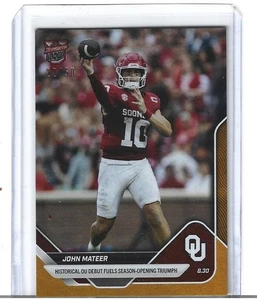 2025 Bowman U Now John Mateer Historical OU Debutto Carburanti Triumph Gold Foil 47/50 - Foto 1 di 1