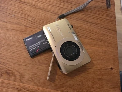 Casio EX-Z90 | Digitalkamera - 12.1 MP - inkl. Zubehörpaket - Bild 1 von 4