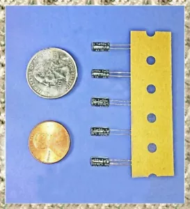 Condensador electrolítico 1 uf/microfaradio 50 v/voltio 85C radial Kemet (cantidad 5-40) - Imagen 1 de 4