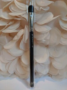 MAC 247 Flat Eye Shader Brush New in Sleeve - Picture 1 of 1