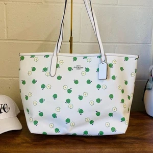 COACH C4119 City Tote With Apple Print Chalk Green Multi - Picture 1 of 8