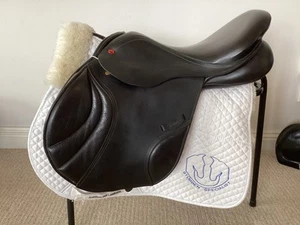 Albion K2 Adjusta Jump Saddle 17.5” Medium Wide Ultima Black - Picture 1 of 9