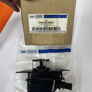 NEW OEM 2000-2005 Ford Taurus 3.0L V6 Oil Separator in Intake Valley BIN FREE S - Foto 1 di 10