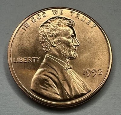 1992-P Lincoln Memorial Penny 1cent Coin from US Mint Set. Uncirculated BU - Image 1 of 4