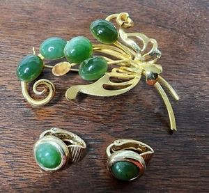 Vintage Avon Women's Brioches Pin Brooch And Clip Earrings Gold Green Floral - Picture 1 of 3