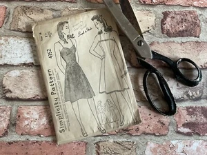 1940s SIMPLICITY Pattern 4352 ~ Slip 2 Styles ~ Size 18 ~ (Strap Missing) - Picture 1 of 7