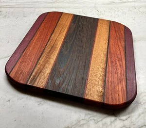 Tabla de cortar madera exótica hecha a mano 11 pulgadas x 11 pulgadas (Y150) - Imagen 1 de 3