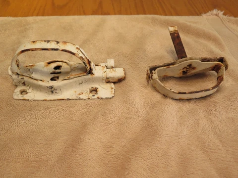 Vtg. Gate Door Latch Catch Pull Spring Handle Rusty Painted Shabby 2 Pcs. Total Cover