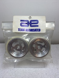 Associated 6851 Chrome Front Wheels Trucks RC10 Team Associated Gold Pan  NIP