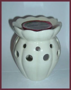 CREAM CERAMIC Tart Melt WARMER BURNER-4 Tarts & Tea Lt - Picture 1 of 3