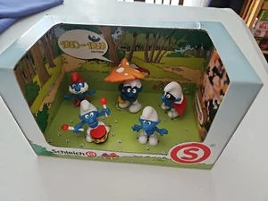 2010 SCHLEICH SMURF GIFT GIVING BOX SET - Picture 1 of 7