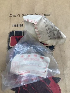 NOS 74 HONDA MT250K0 MT250 ELSINORE LEFT LH FRT TURN SIGNAL SOCKET 33460-358-671 - Picture 1 of 4