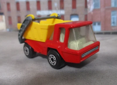 Vintage Matchbox Superfast #37  Skip Truck in Red  1/64 Diecast Made in England - Image 1 of 4