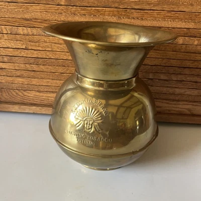 Tapón de corte de tabaco para masticar marca de piel roja de latón macizo vintage de 10" de alto Foto 1 de 4