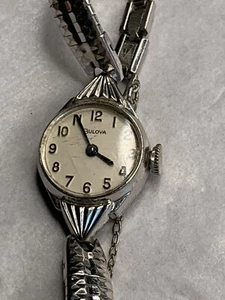 Vintage 60er Bulova Damen Armbanduhr 10k Weißgold Platte läuft Edelstahlband - Bild 1 von 5
