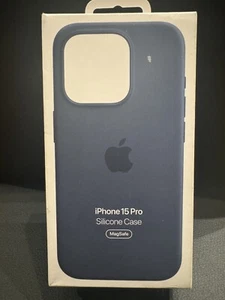 Coque MagSafe en silicone véritable Apple pour iPhone 15 Pro - Bleu tempête - Photo 1 sur 6