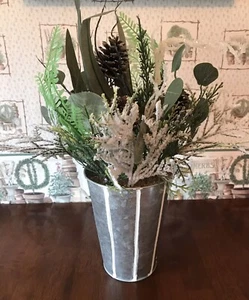 Winter Kunstpflanzengesteck mit Vase.  Neu mit Etikett. Leicht - Bild 1 von 8