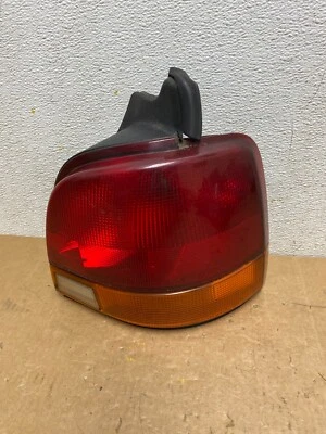 1992 to 1995 Saturn SW2 Wagon Passenger Right Side Tail Light H9624 - Image 1 of 4