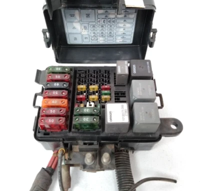 1998 GMC Sierra K1500 Fuse Box Engine Bay 4X4 4WD 1500 Chevy Silverado 2500 L19 - Image 1 of 4