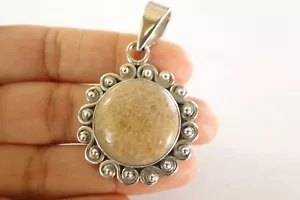 Ciondolo solitario corallo pietra fossile agatizzato ornato argento sterling 925 - Foto 1 di 1