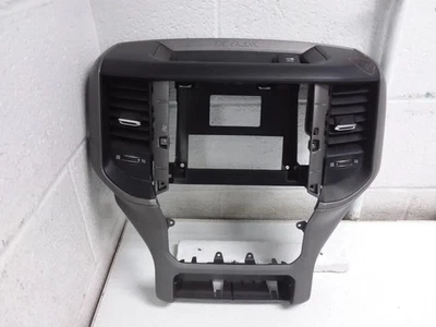 Moldura de painel central 2019 DODGE RAM3500 cinza com aberturas de ar duplas peça OEM  - Imagem 1 de 4