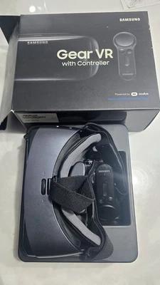 Gear VR With Controller - Image 1 of 4