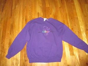 Vintage Walt Disney World Purple Embroidered Winnie the Pooh Sweatshirt Sz L USA - Picture 1 of 6