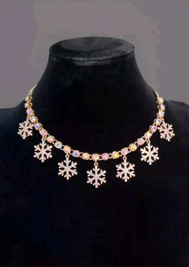 Colar Berloque Betsey Johnson Tom Dourado Festa de Férias Floco de Neve Cristal Inverno - Imagem 1 de 4