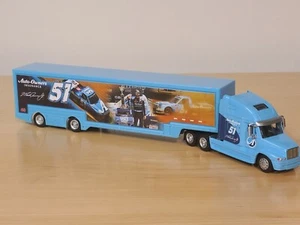2021 Wave 4 Martin Truex Jr Bristol Dirt Truck Win Hauler 1/64 NASCAR Authentics - Picture 1 of 3