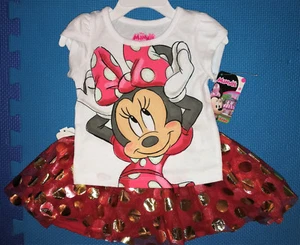 @*CAMISETA GRÁFICA DISNEY MINNIE MOUSE 2 PIEZAS Y PUNTOS DORADOS SKORT/SCOOTER*@2T 3T 4T 5T - Imagen 1 de 4