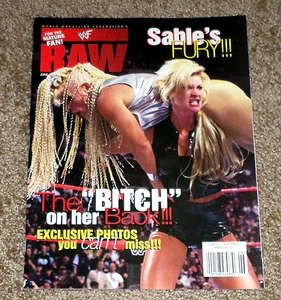 WWF RAW MAGAZINE June 1998 SABLE & LUNA Cover & Poster NO LABEL WWE - Picture 1 of 3