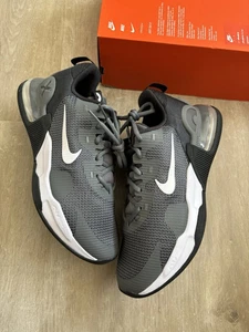 Nike Air Max Alpha Trainer 5 Smoke Grey Grau White -NEU UK 11 Herren Größe 46 📦 - Bild 1 von 5