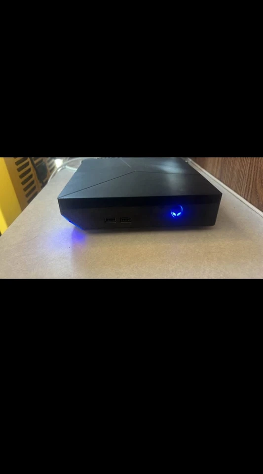 Sistema de juegos Alienware Alpha D07U i5 CPU 16 GB RAM Windows 10 con adaptador de corriente Foto 1 de 3