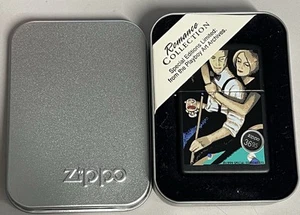 ACCENDINO ZIPPO 1999 PLAYBOY ART UOMO E DONNA COLLEZIONE ROMANTICA SIGILLATO IN SCATOLA K629 - Foto 1 di 6