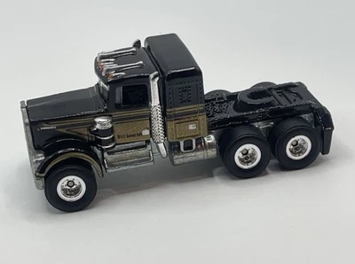HOT WHEELS RETRO ENTERTAINMENT SMOKEY & THE BANDIT '75 KENWORTH W900 Real Riders - Image 1 of 4
