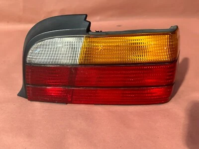 Luz trasera derecha BMW 318I 318IS E36 OEM #95161 Foto 1 de 4