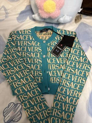 Cárdigan Versace All Over con letras Foto 1 de 4