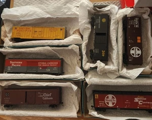 Athearn und Roundhouse Güterwagen Lot Santa Fe & Southern Pacific - Bild 1 von 1