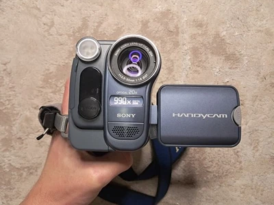 Sony Handycam CCD-TRV228E Video Hi8 Camcorder Player Video Recorder Japan Made - Image 1 of 4