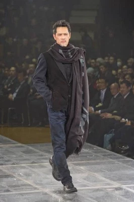 JEANS MANCHADOS YOHJI YAMAMOTO HOMME USADOS NEGROS ACEPTABLES Foto 1 de 4