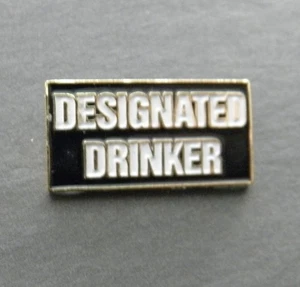 DESIGNIERTE FAHRER NEUHEIT ANSTECKNADEL ABZEICHEN 1 ZOLL - Bild 1 von 2