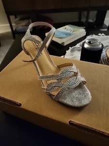 Badgley Mischka American Glamour Silver Glitter Kitten Heels Women’s Size US 7 - Picture 1 of 2