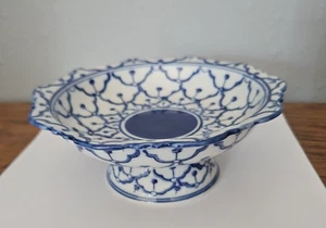 Vintage Thai Design Blue & White Hand Pedestal Painted Porcelain Bowl Dish 6" - Picture 1 of 6