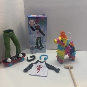 Accesorios elfo en el estante Mini Piñata con Hit Stick - Imagen 1 de 10