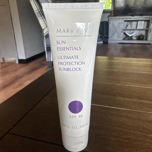 Mary Kay Sun Essentials Ultimate Protection Sunblock SPF 30 New Not Sealed - Picture 1 of 2